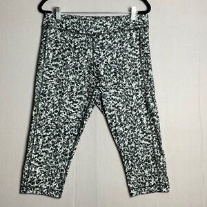 Under Armour Crop Leggings, Size Large
